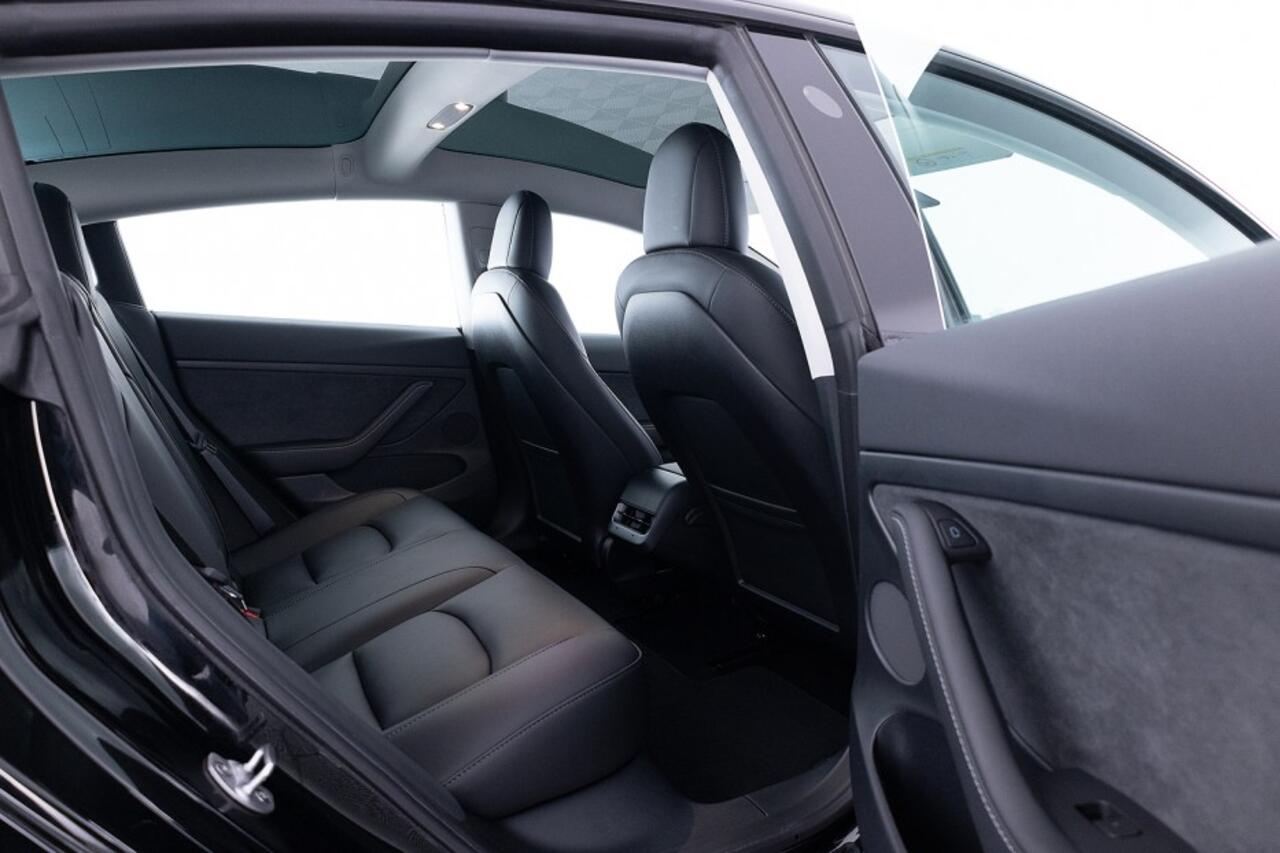 Tesla Model 3 Standard RWD Plus 60 kWh | PANORAMADAK | LEDER