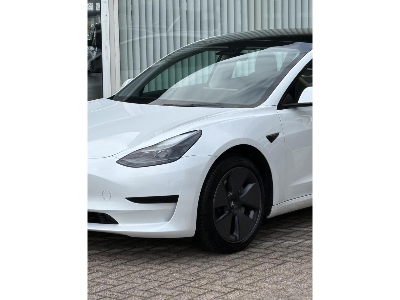 Tesla Model 3 Standard RWD Plus 60 kWh | NAP | Autopilot | 95% SoH | Navigatie | Climate Control | Stoelverwarming | Inclusief Winterbanden set |
