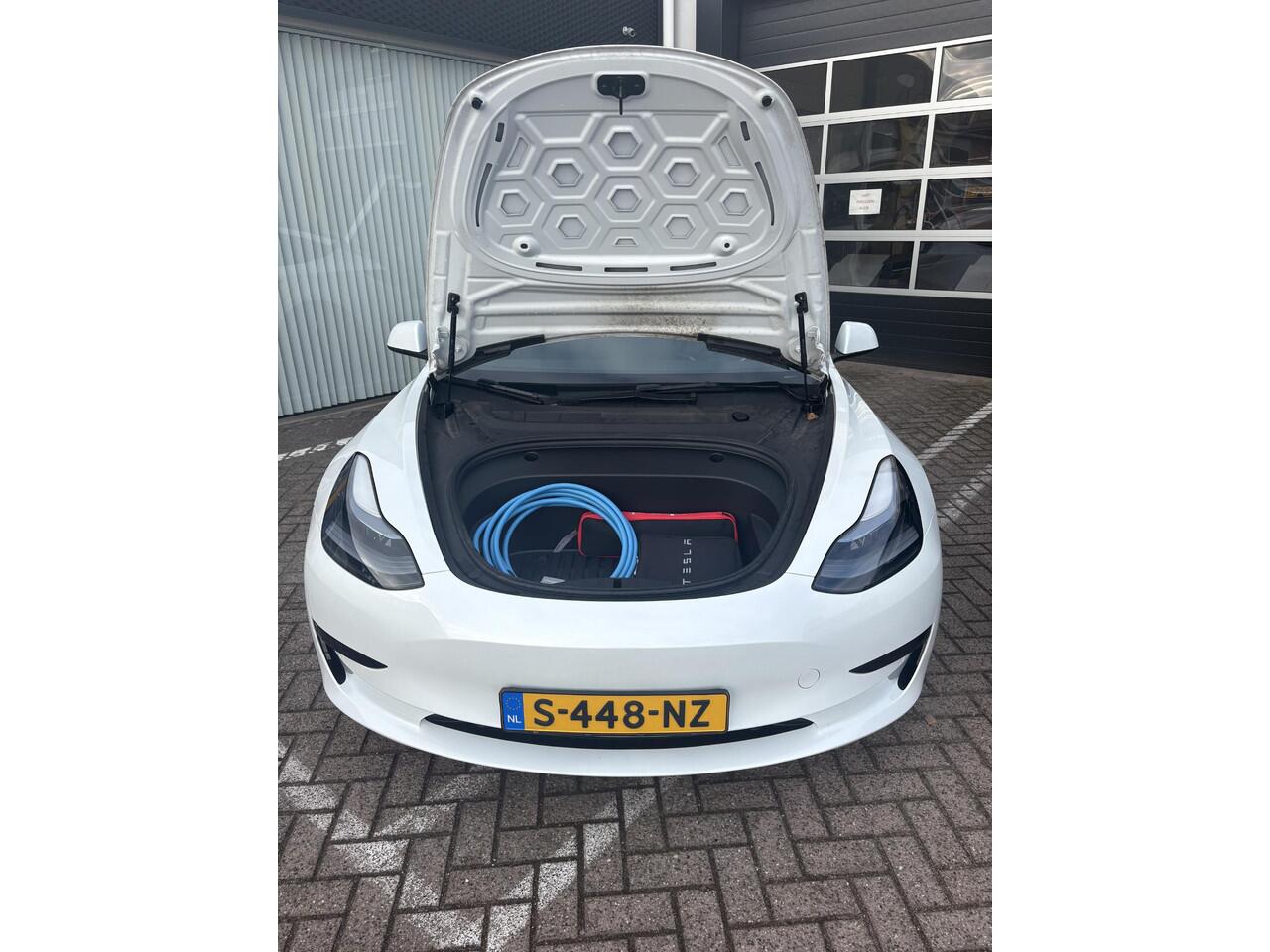 Tesla Model 3 Standard RWD Plus 60 kWh | NAP | Autopilot | 95% SoH | Navigatie | Climate Control | Stoelverwarming | Inclusief Winterbanden set |
