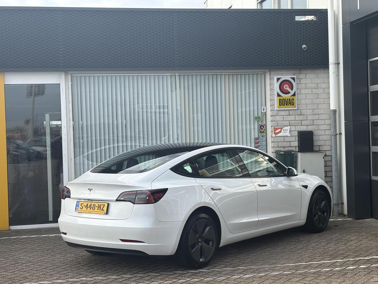 Tesla Model 3 Standard RWD Plus 60 kWh | NAP | Autopilot | 95% SoH | Navigatie | Climate Control | Stoelverwarming | Inclusief Winterbanden set |