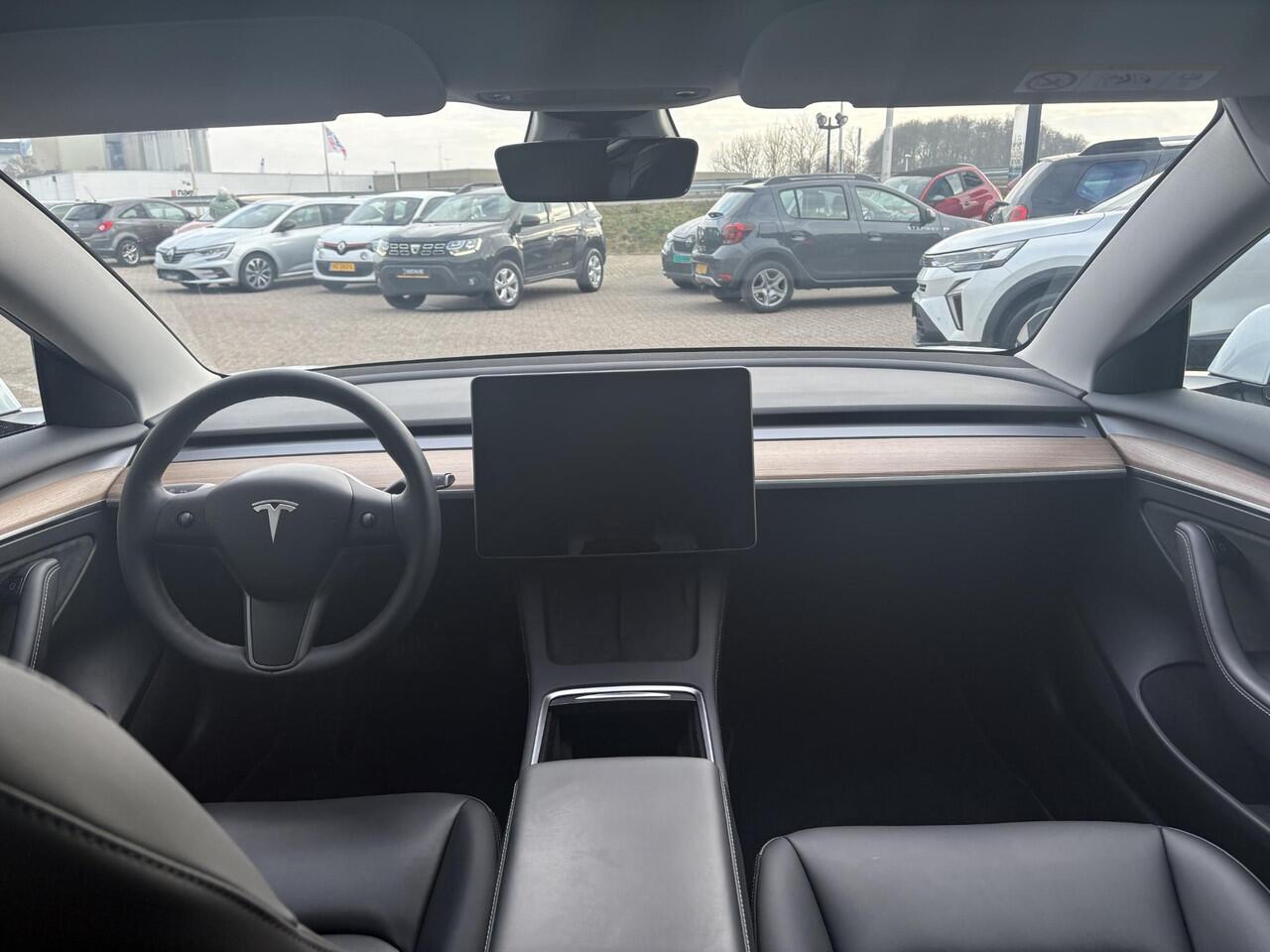 Tesla Model 3 Standard RWD Plus 60 kWh | NAP | Autopilot | 95% SoH | Navigatie | Climate Control | Stoelverwarming | Inclusief Winterbanden set |