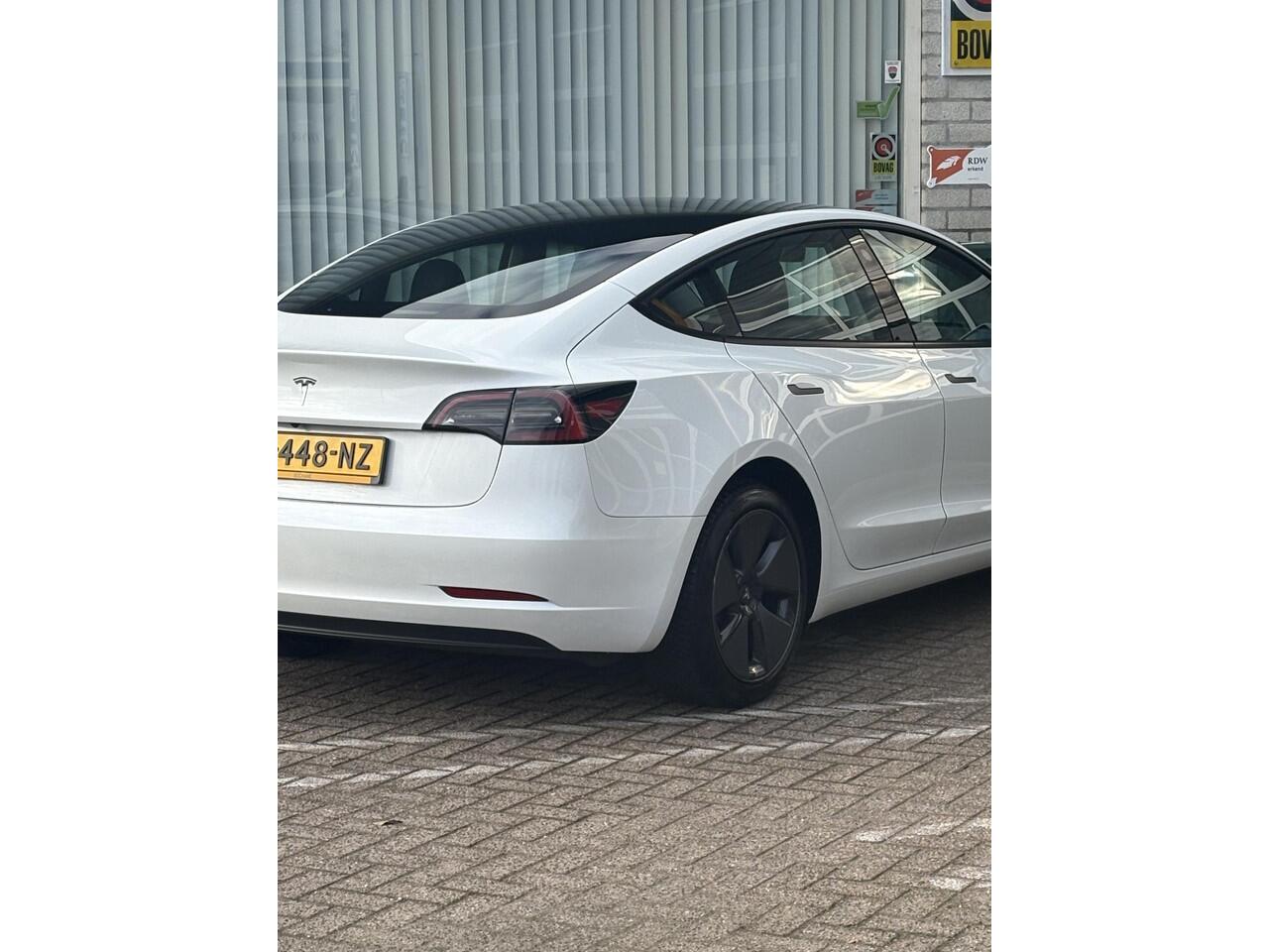 Tesla Model 3 Standard RWD Plus 60 kWh | NAP | Autopilot | 95% SoH | Navigatie | Climate Control | Stoelverwarming | Inclusief Winterbanden set |