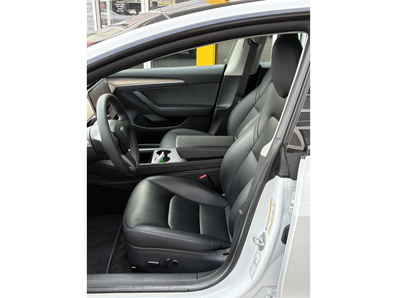 Tesla Model 3 Standard RWD Plus 60 kWh | NAP | Autopilot | 95% SoH | Navigatie | Climate Control | Stoelverwarming | Inclusief Winterbanden set |