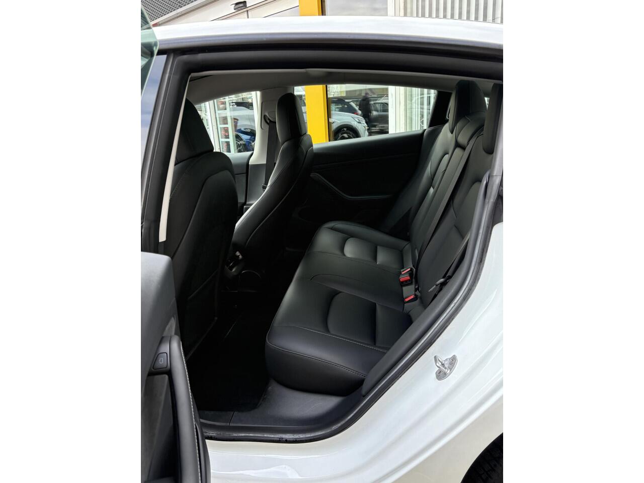 Tesla Model 3 Standard RWD Plus 60 kWh | NAP | Autopilot | 95% SoH | Navigatie | Climate Control | Stoelverwarming | Inclusief Winterbanden set |