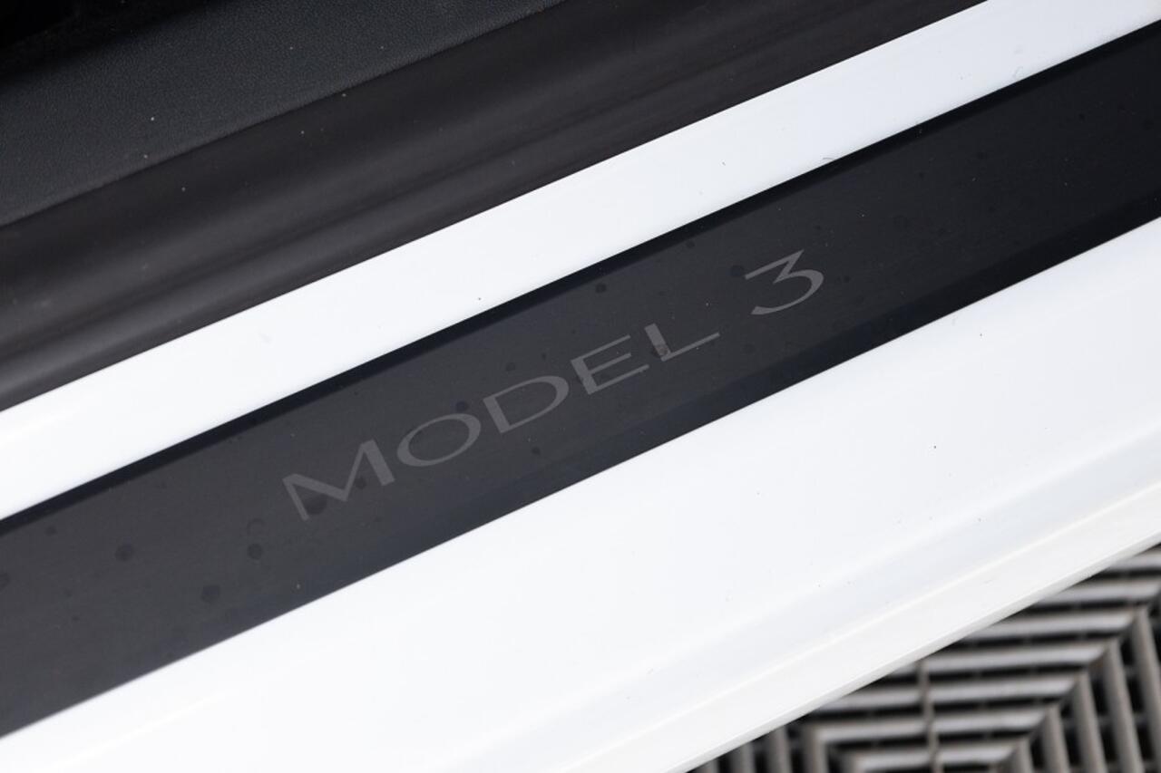 Tesla Model 3 Long Range AWD 75 kWh *SOH 97%* PANORAMADAK | LEDER .