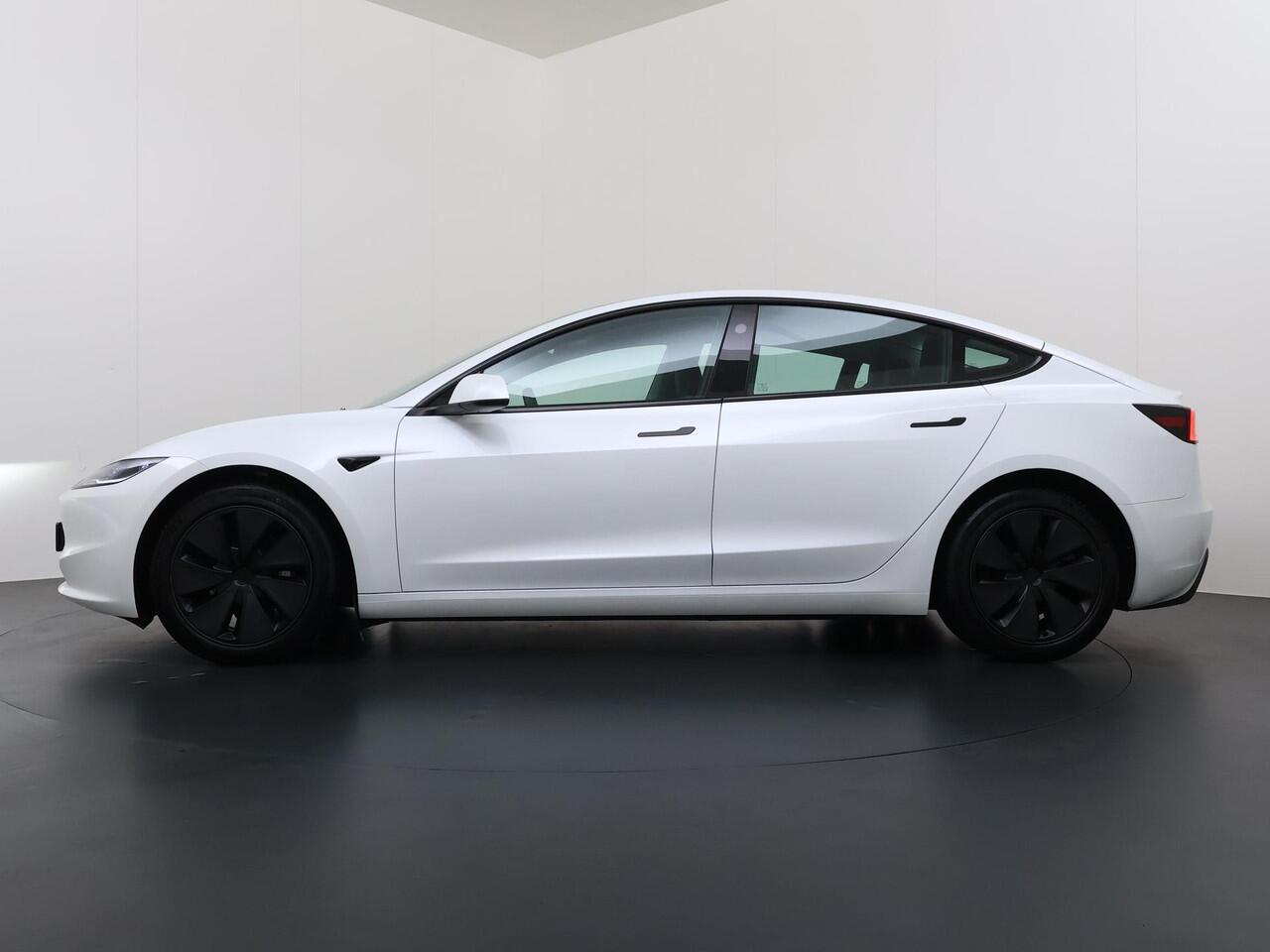 Tesla Model 3 Premium Long Range AWD 78 kWh VAN ¤42.900,- NU VOOR SLECHTS ¤39.440,- Uw LENTEVOORDEEL ¤3.460,- |ORGINELE AFN. TREKHAAK TESLA| AUTOPILOT| STOELVENTILATIE + VERWARMING| VOLLEDIGE TESLA GARANTIE T/M 01/2028 OF 80.000KM| DE HOOGVOLTACCU EN AANDRIJFLIJN TOT 2