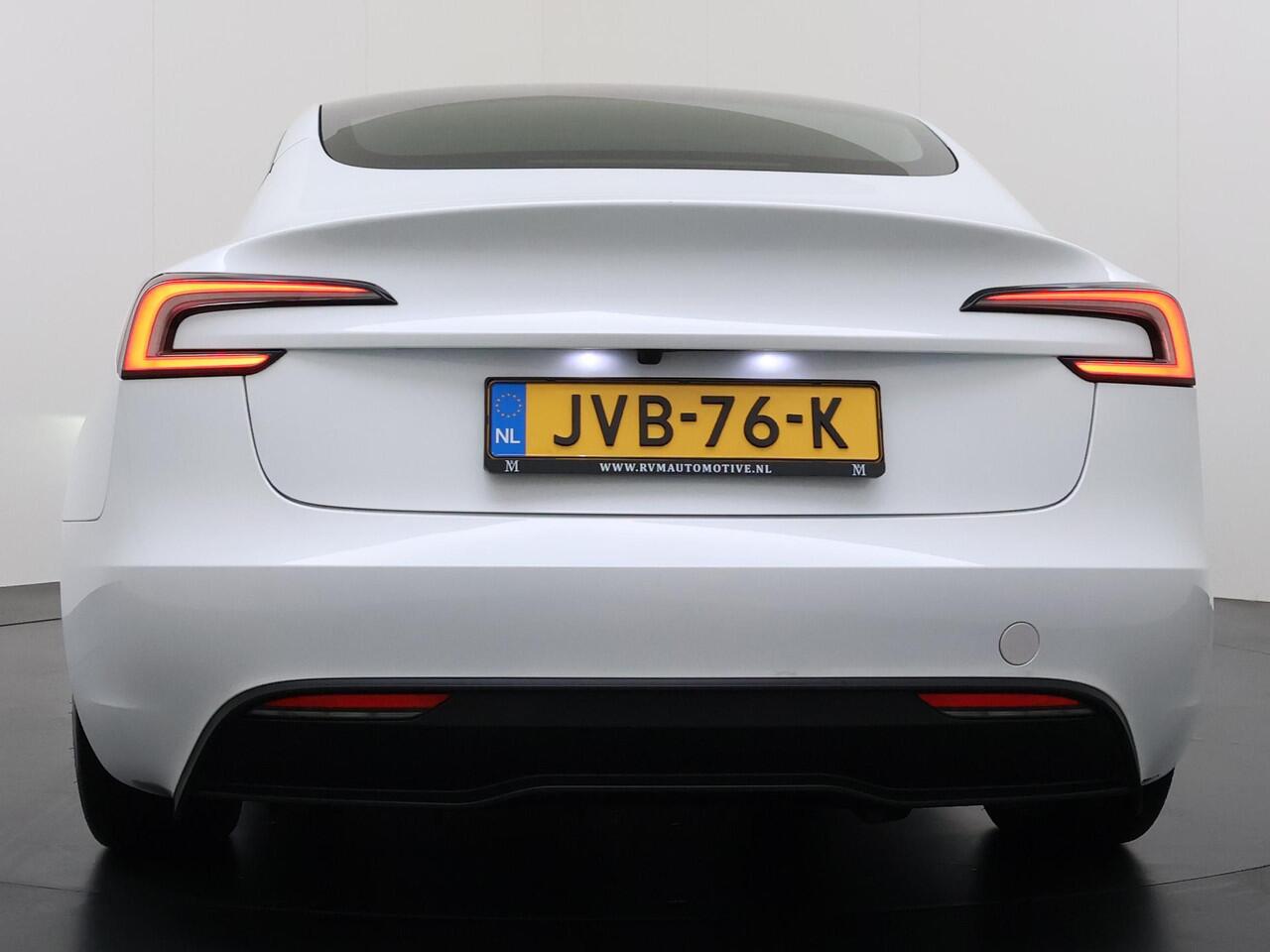 Tesla Model 3 Premium Long Range AWD 78 kWh VAN ¤42.900,- NU VOOR SLECHTS ¤39.440,- Uw LENTEVOORDEEL ¤3.460,- |ORGINELE AFN. TREKHAAK TESLA| AUTOPILOT| STOELVENTILATIE + VERWARMING| VOLLEDIGE TESLA GARANTIE T/M 01/2028 OF 80.000KM| DE HOOGVOLTACCU EN AANDRIJFLIJN TOT 2