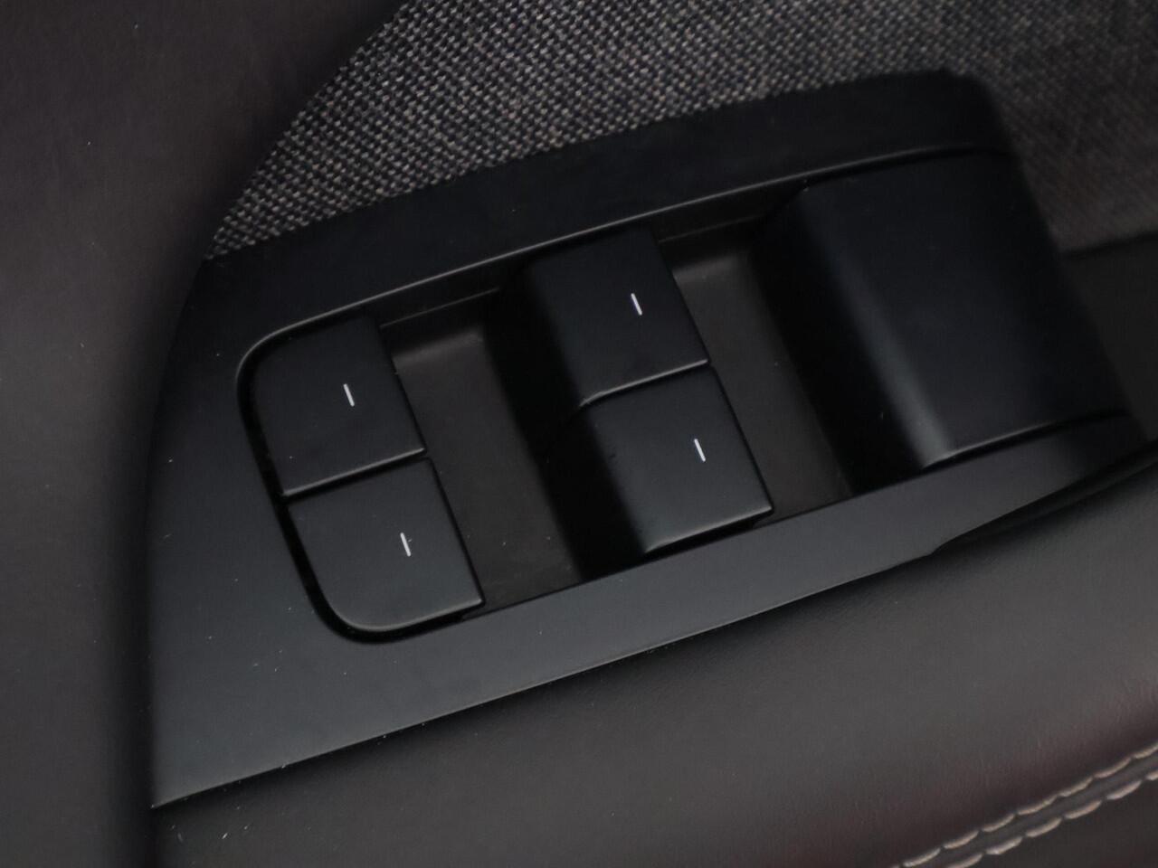 Tesla Model X Dual Motor AWD 100 kWh (670 PK!) | Navigatie | Leder | Stoelverwarming |