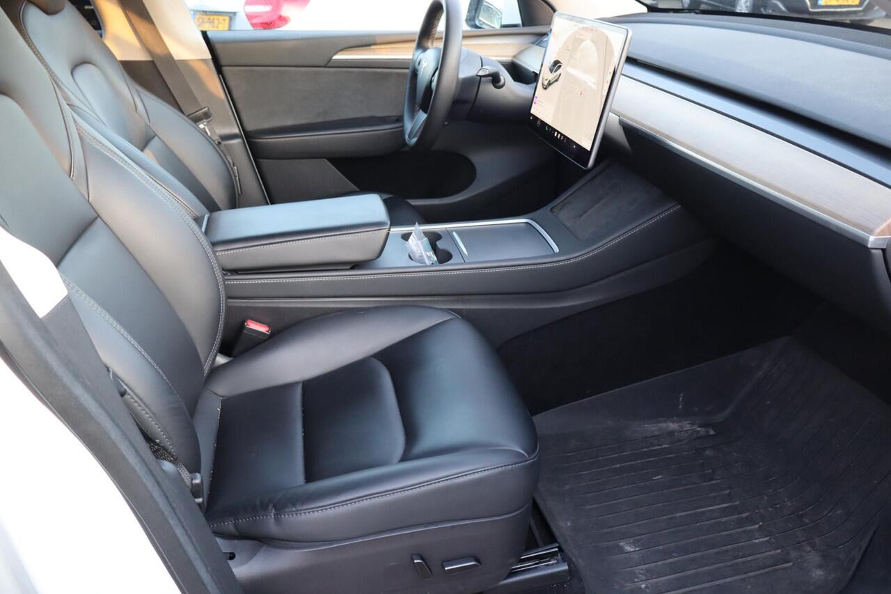 Tesla Model Y Long Range AWD 75 kWh SOH 89%, BTW Auto, Panoramadak, Autopilot computer 3.0, 360 Camera, Trekhaak, Warmtepomp, BTW Auto