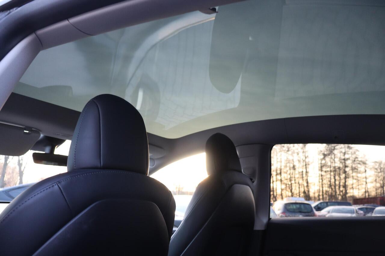 Tesla Model Y Long Range AWD 75 kWh SOH 89%, BTW Auto, Panoramadak, Autopilot computer 3.0, 360 Camera, Trekhaak, Warmtepomp, BTW Auto