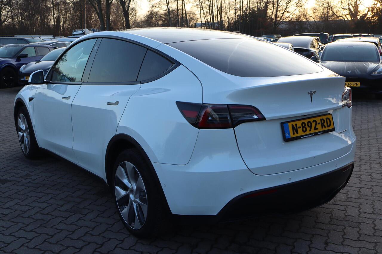 Tesla Model Y Long Range AWD 75 kWh SOH 89%, BTW Auto, Panoramadak, Autopilot computer 3.0, 360 Camera, Trekhaak, Warmtepomp, BTW Auto