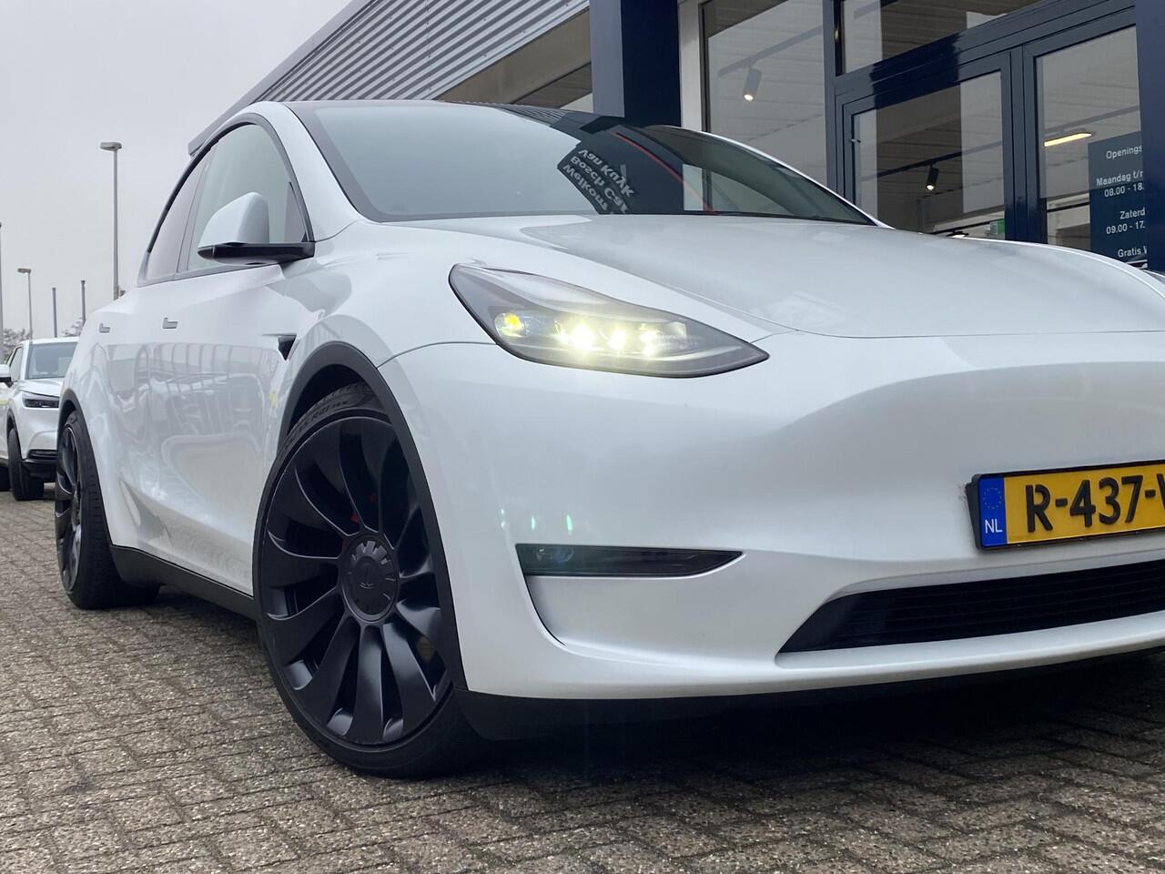 Tesla Model Y Performance AWD 75 kWh / Panodak / Stuurverwarming / Stoelverwarming V+A / Vol-Leder / Elektr.-Stoelen / Dodehoek-Detectie / Keyless / LED / Navi / 21'' LMV / ENZ.
