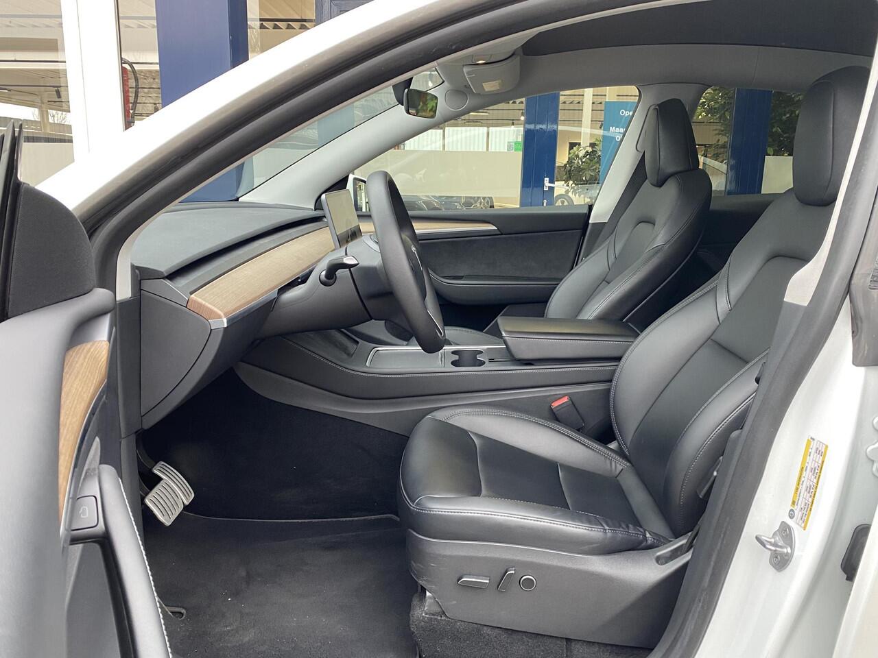 Tesla Model Y Performance AWD 75 kWh / Panodak / Stuurverwarming / Stoelverwarming V+A / Vol-Leder / Elektr.-Stoelen / Dodehoek-Detectie / Keyless / LED / Navi / 21'' LMV / ENZ.