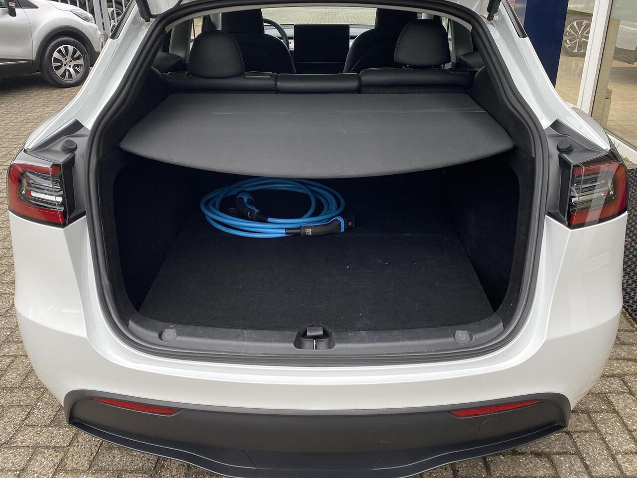 Tesla Model Y Performance AWD 75 kWh / Panodak / Stuurverwarming / Stoelverwarming V+A / Vol-Leder / Elektr.-Stoelen / Dodehoek-Detectie / Keyless / LED / Navi / 21'' LMV / ENZ.