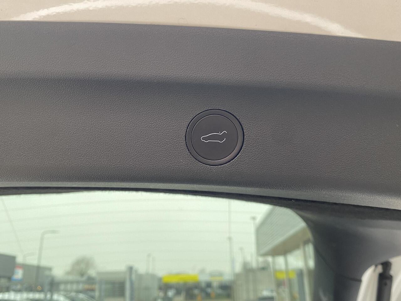 Tesla Model Y Performance AWD 75 kWh / Panodak / Stuurverwarming / Stoelverwarming V+A / Vol-Leder / Elektr.-Stoelen / Dodehoek-Detectie / Keyless / LED / Navi / 21'' LMV / ENZ.