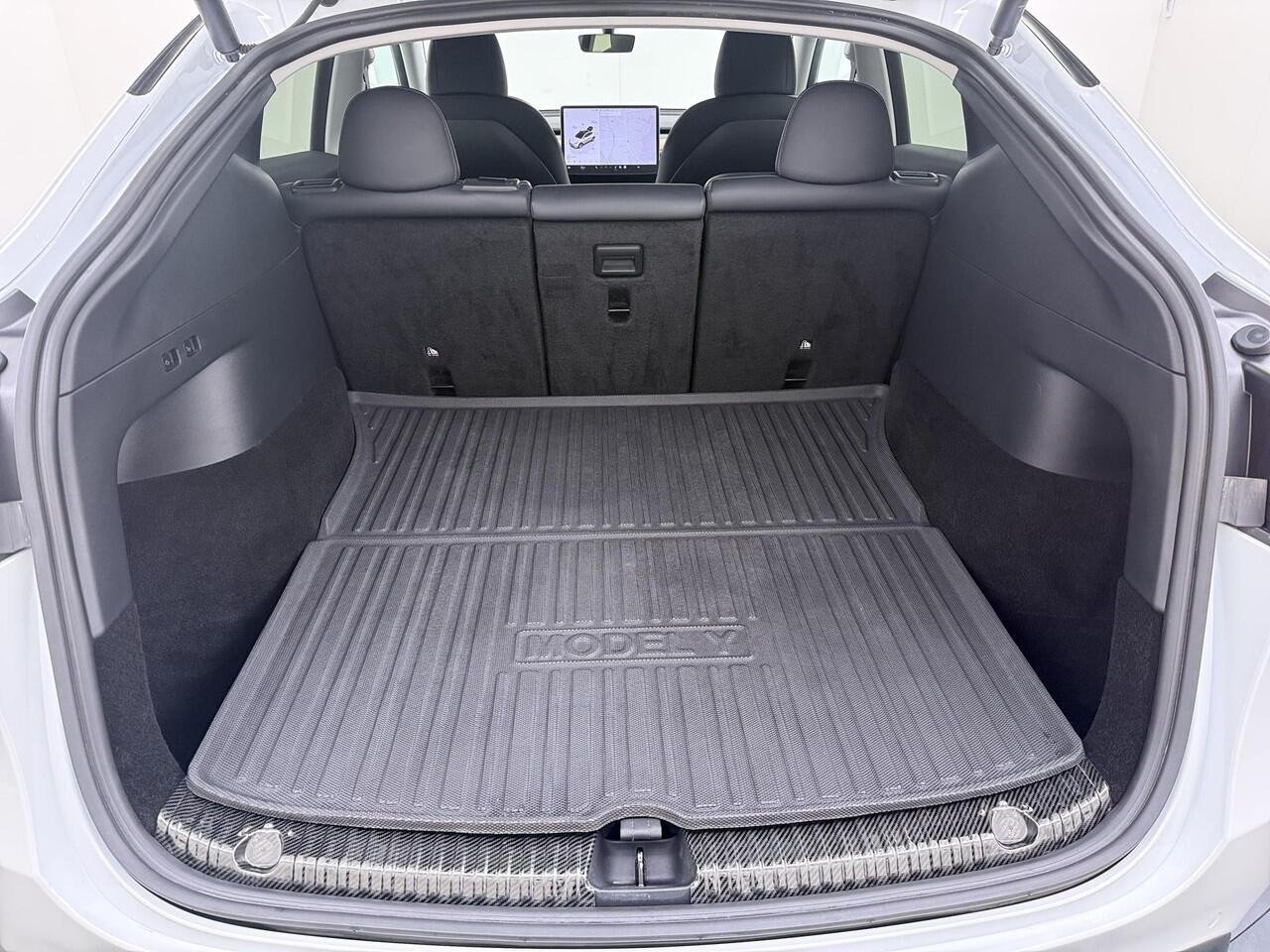 Tesla Model Y Long Range AWD 75 kWh VAN ¤37.900,- NU VOOR SLECHTS ¤34.440,- Uw LENTEVOORDEEL ¤3.460,- |SOH 96% | AUTOPILOT| TESLA GARANTIE OP DE HOOGVOLTACCU EN AANDRIJFLIJN TOT 2030 of 192.000KM | STOEL + STUURVERWARMING| ACHTERBANK VERWARMD