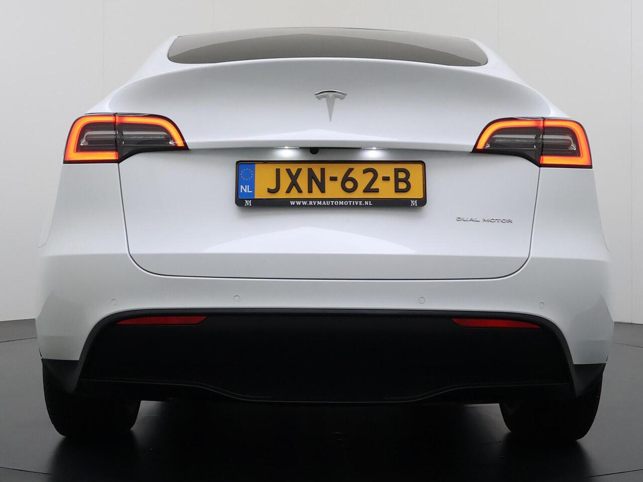 Tesla Model Y Long Range AWD 75 kWh VAN ¤37.900,- NU VOOR SLECHTS ¤34.440,- Uw LENTEVOORDEEL ¤3.460,- |SOH 96% | AUTOPILOT| TESLA GARANTIE OP DE HOOGVOLTACCU EN AANDRIJFLIJN TOT 2030 of 192.000KM | STOEL + STUURVERWARMING| ACHTERBANK VERWARMD