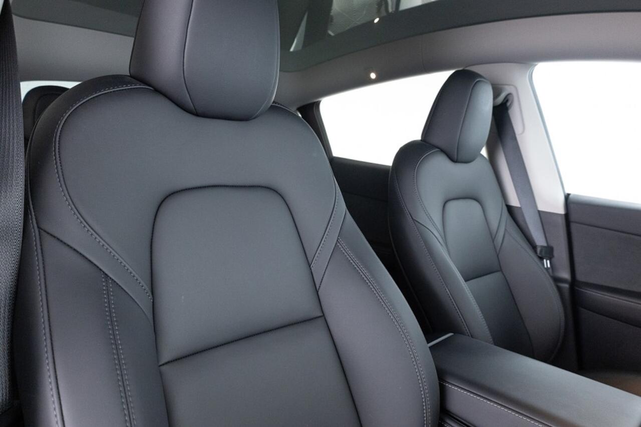 Tesla Model Y RWD 58 kWh | PANORAMADAK | LEDER ? 1e Eigenaar