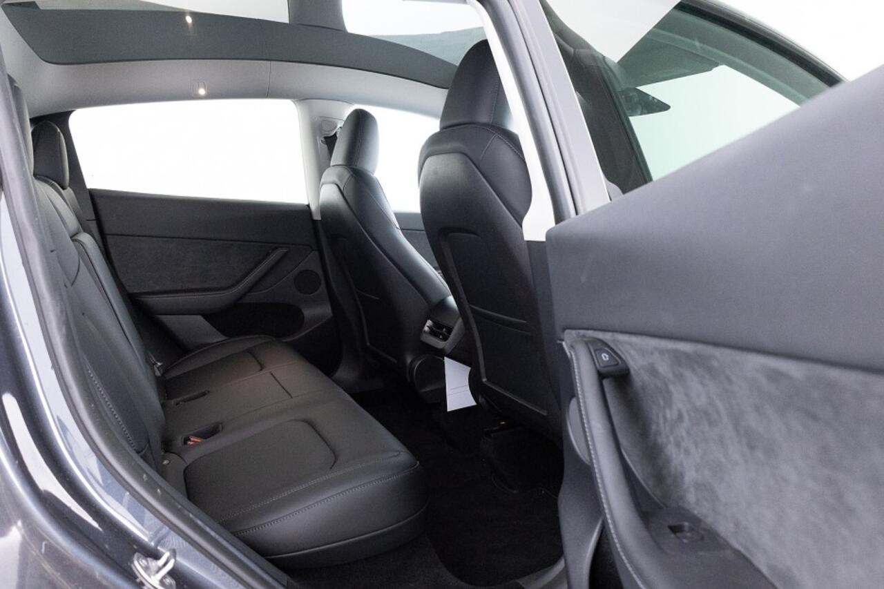 Tesla Model Y RWD 58 kWh | PANORAMADAK | LEDER ? 1e Eigenaar