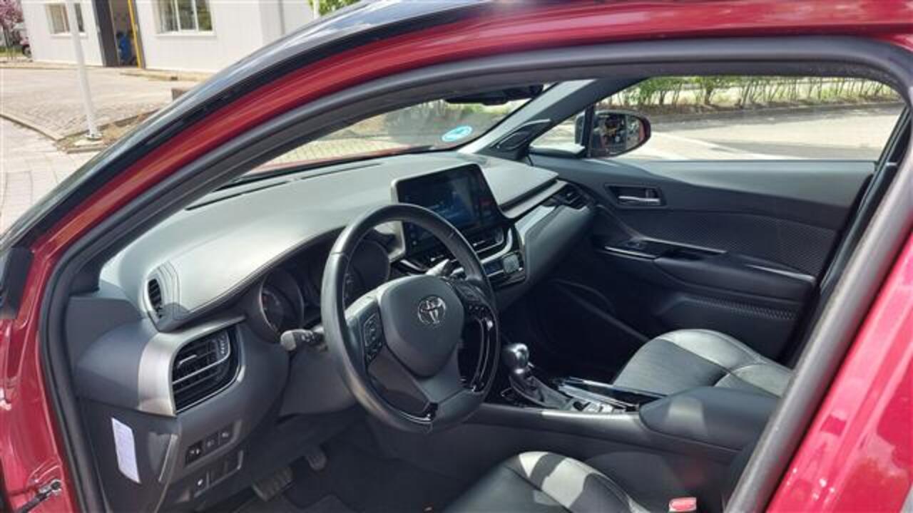 Toyota 1.8 Hybrid CH-R STYLE Automaat