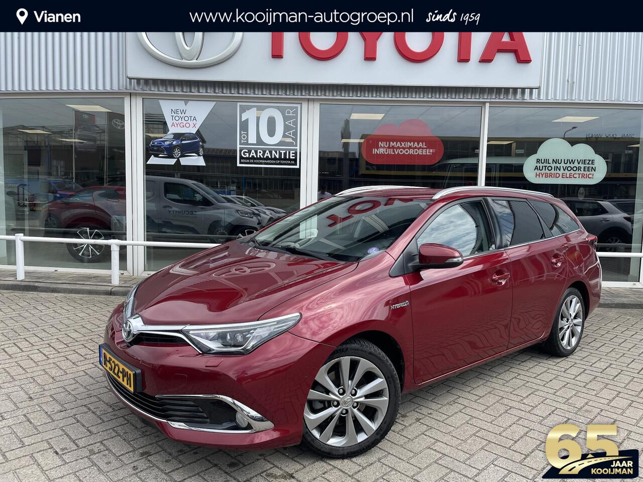 Toyota AURIS Touring Sports 1.8 Hybrid Freestyle Lava red parelmoer, parkeersensoren voor en achter, stoel verwarming, automatisch inparkeren, half leder