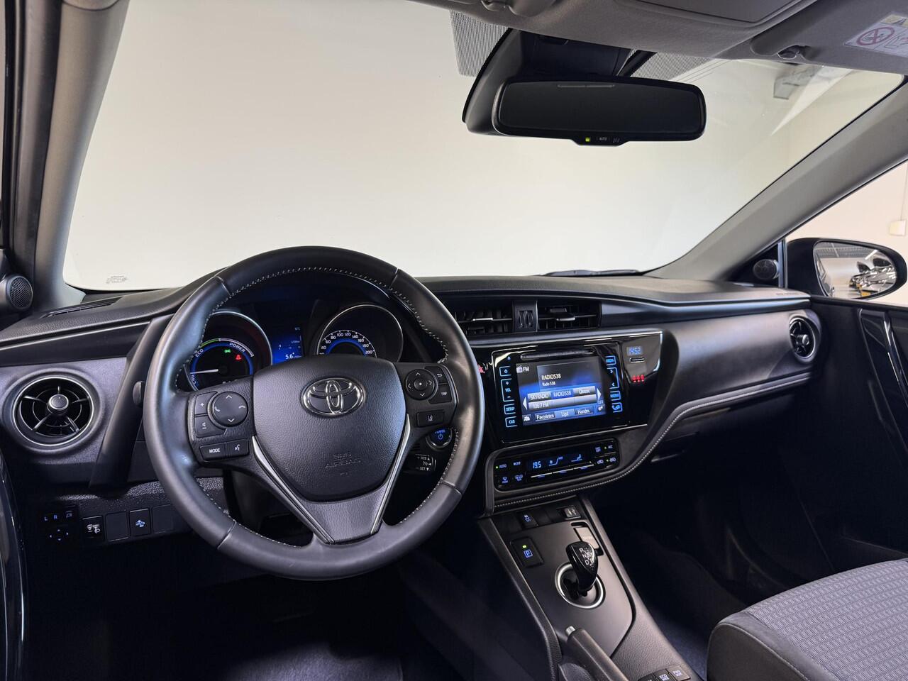 Toyota AURIS 1.8 Hybrid Energy Plus | Trekhaak | Camera | Licht/regen sensor | Bluetooth | Navi |