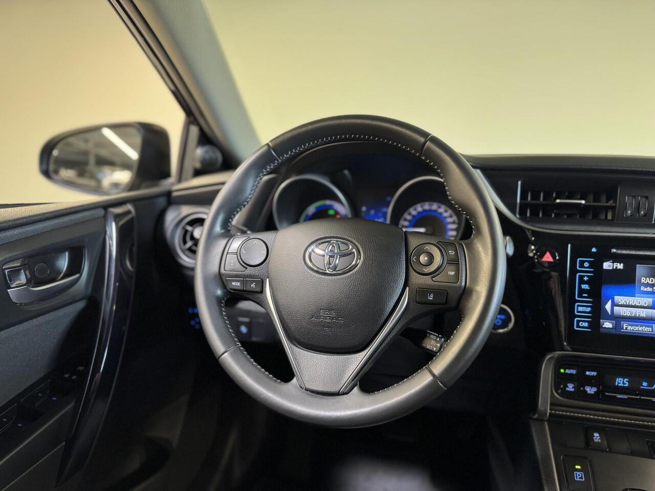 Toyota AURIS 1.8 Hybrid Energy Plus | Trekhaak | Camera | Licht/regen sensor | Bluetooth | Navi |