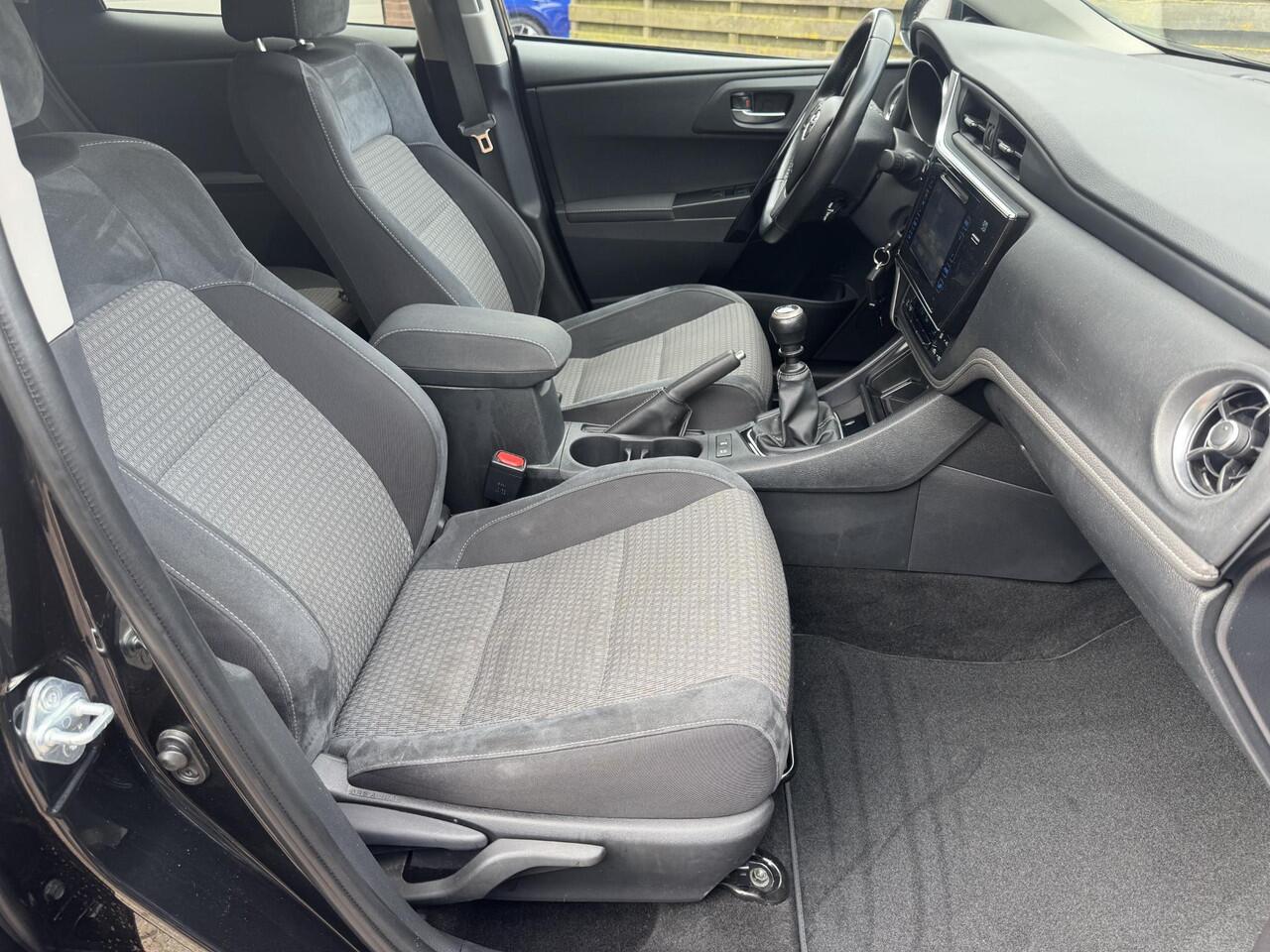 Toyota AURIS Touring Sports 1.2T Black Edition CarPlay Cruise Camera Stoelverwarming