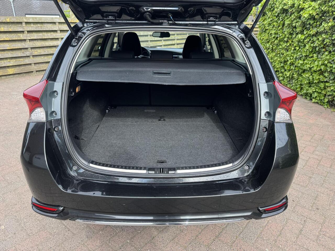 Toyota AURIS Touring Sports 1.2T Black Edition CarPlay Cruise Camera Stoelverwarming