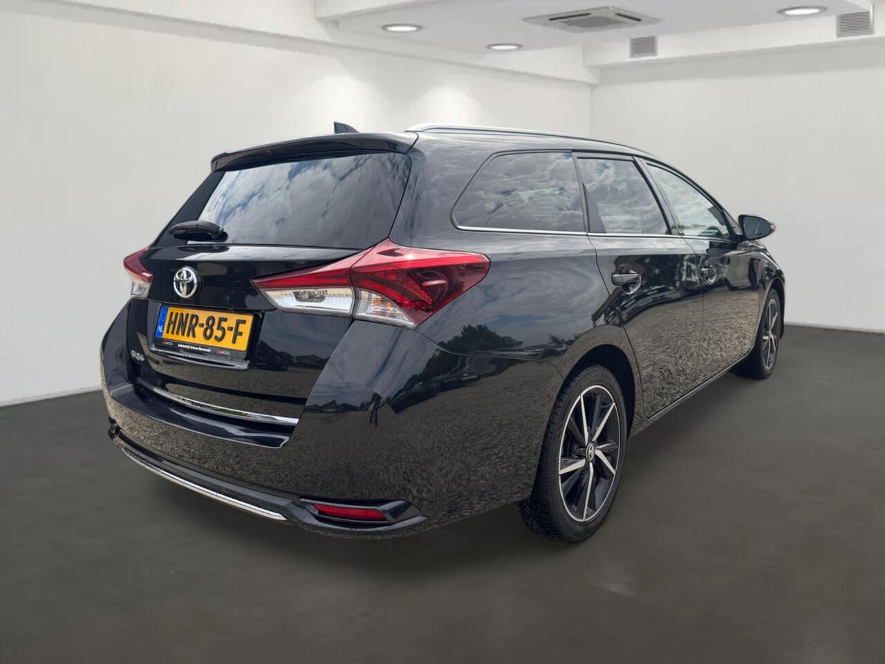 Toyota AURIS Touring Sports 1.2T Black Edition CarPlay Cruise Camera Stoelverwarming