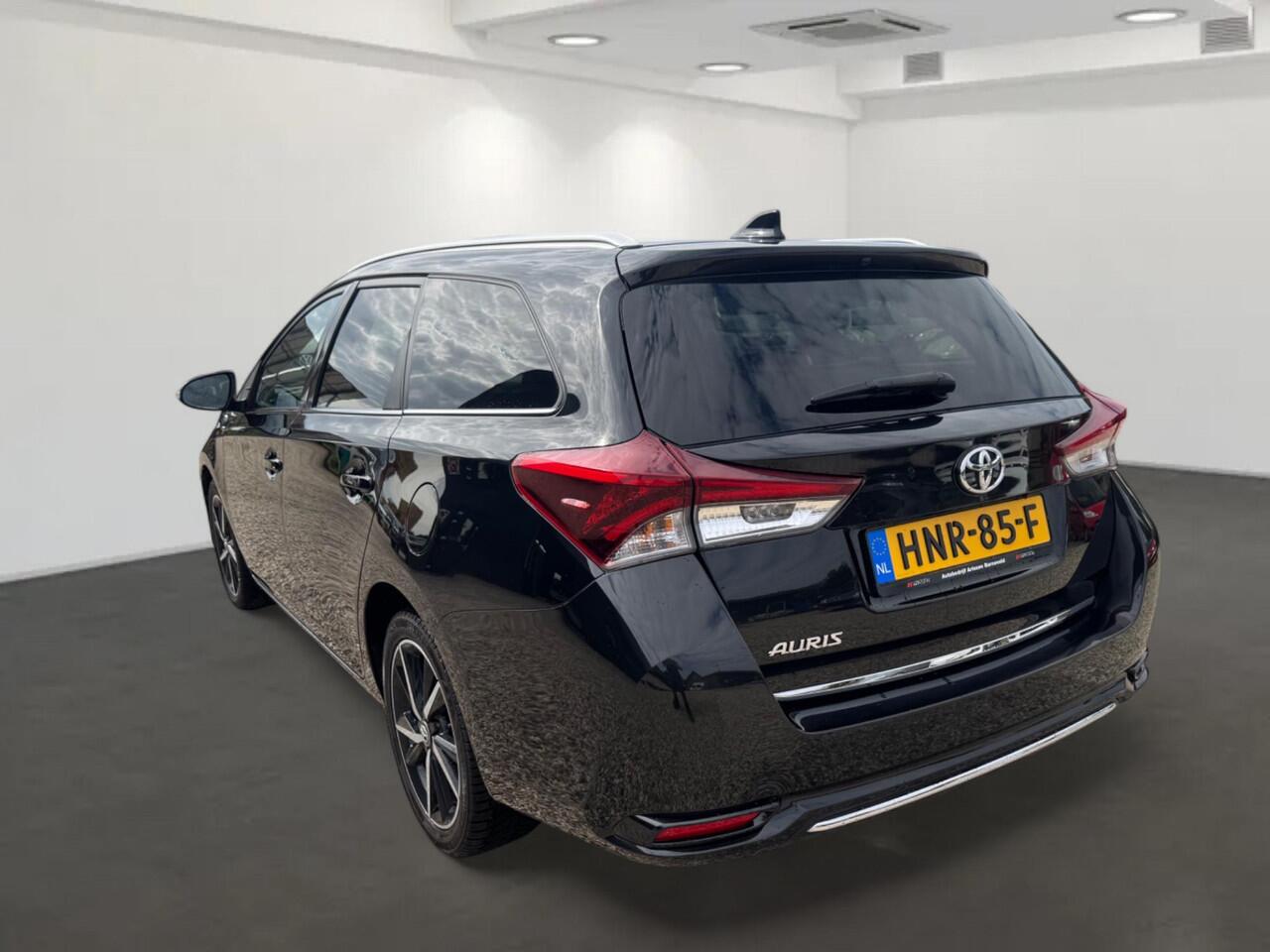 Toyota AURIS Touring Sports 1.2T Black Edition CarPlay Cruise Camera Stoelverwarming