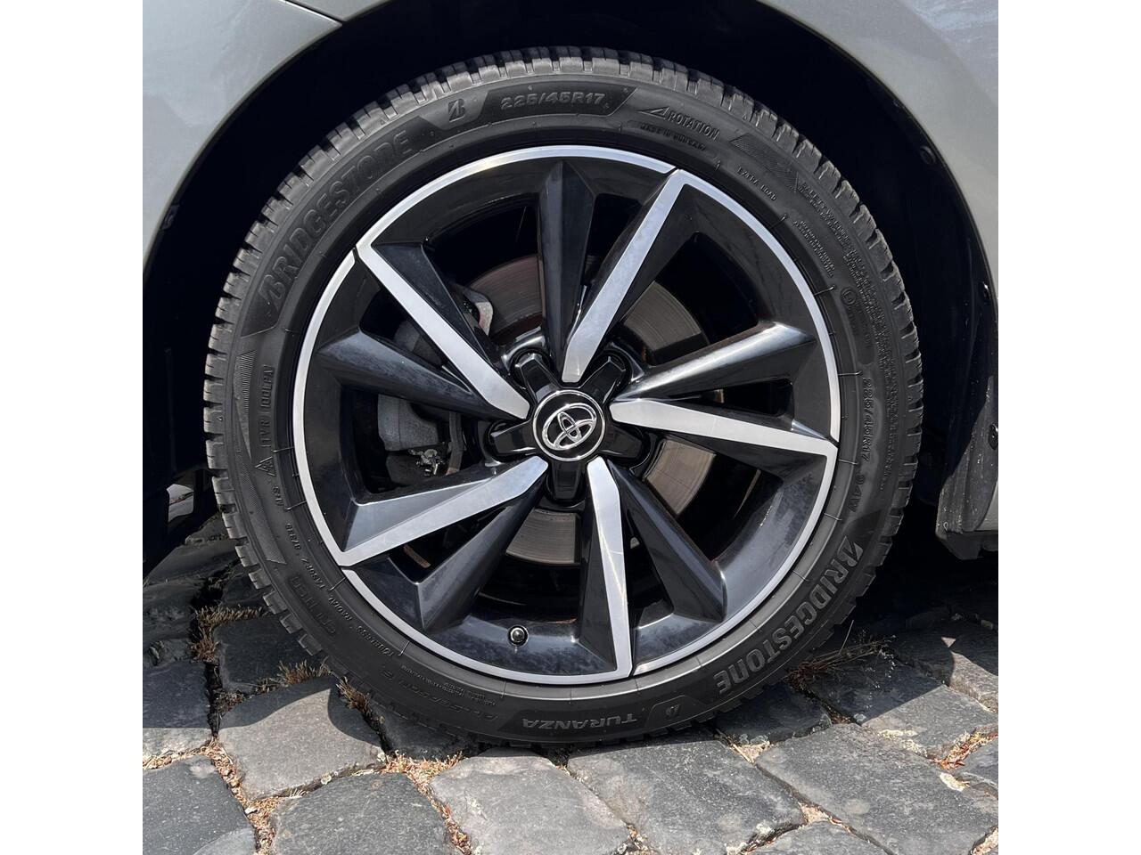 Toyota AURIS 1.8 Hybrid Team D | 17" LMV | ALL-Season | Navi | Camera | Stoelverw. | BT | All-in rijklaarprijs