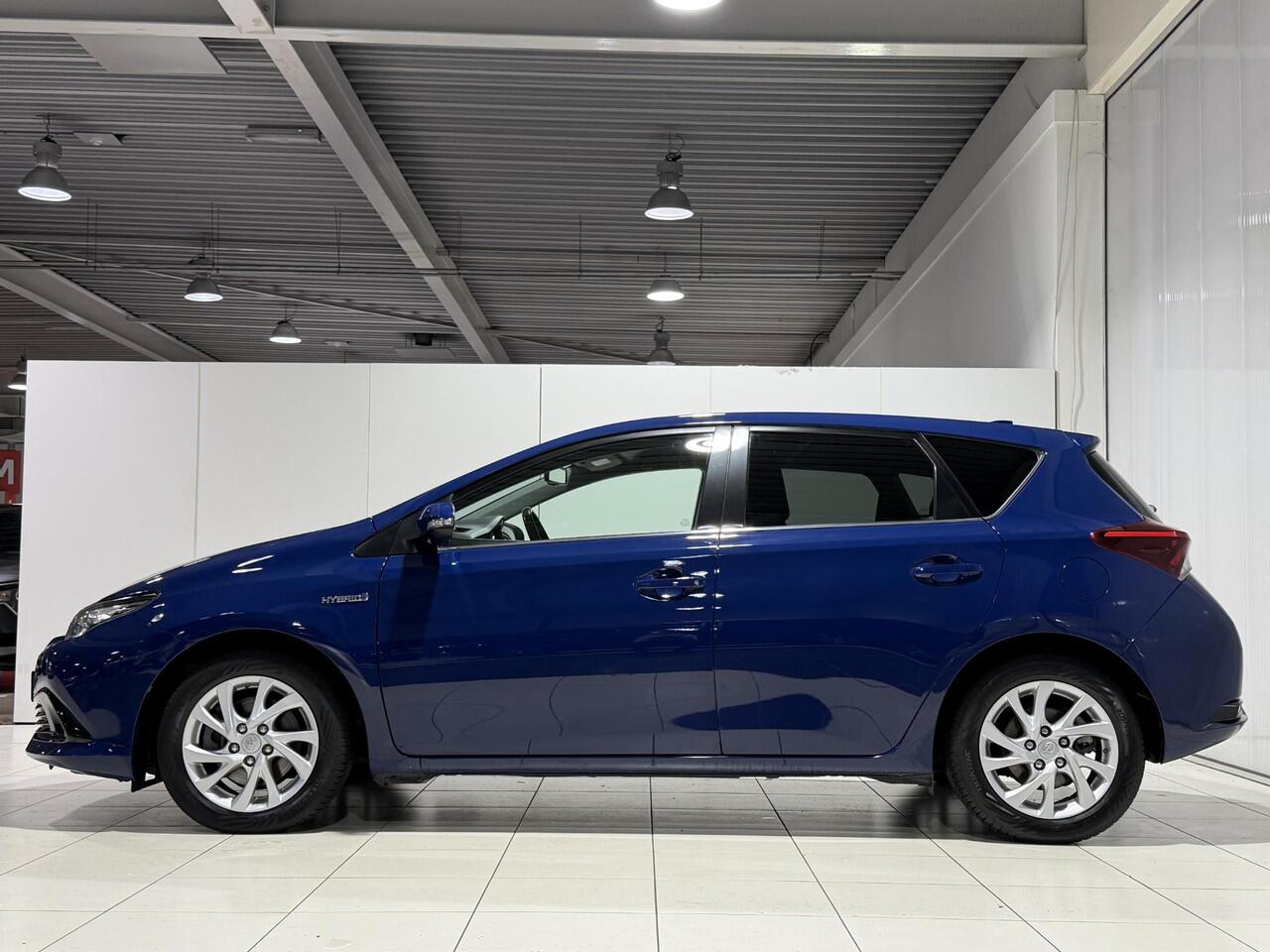 Toyota AURIS 1.8 Hybrid Dynamic Go | trekhaak | Dealer onderhouden |