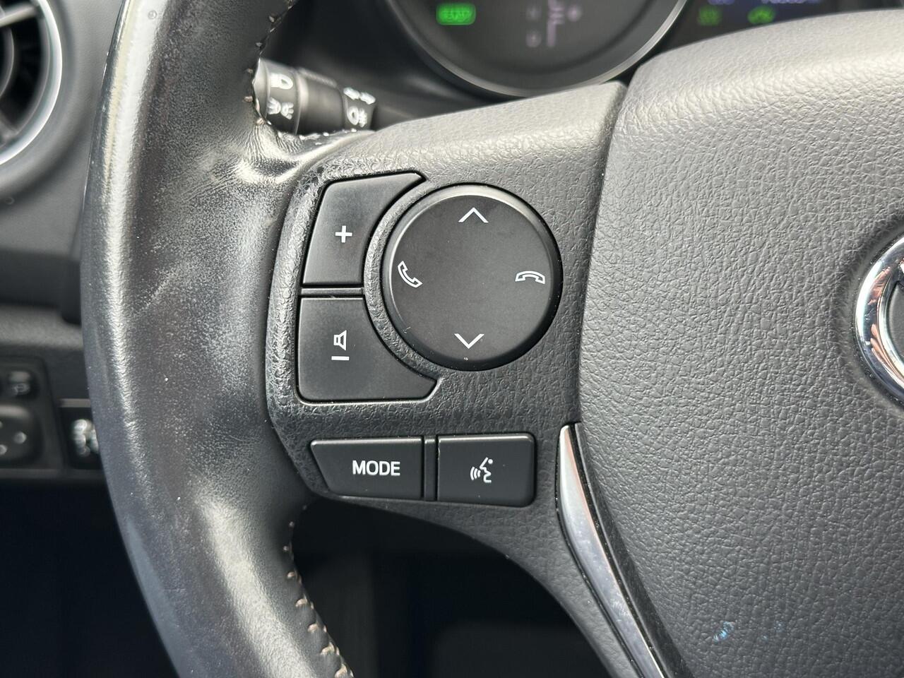 Toyota AURIS Touring Sports 1.8 Hybrid Dynamic | Navi/Camera/Pano-Dak/Cruise Control/Keyless