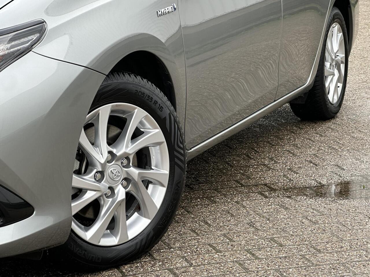 Toyota AURIS Touring Sports 1.8 Hybrid Dynamic | Navi/Camera/Pano-Dak/Cruise Control/Keyless