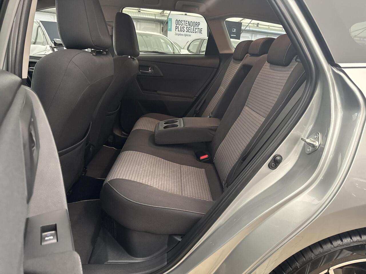 Toyota AURIS Touring Sports 1.8 Hybrid Dynamic | 06-10141018 Voor meer informatie