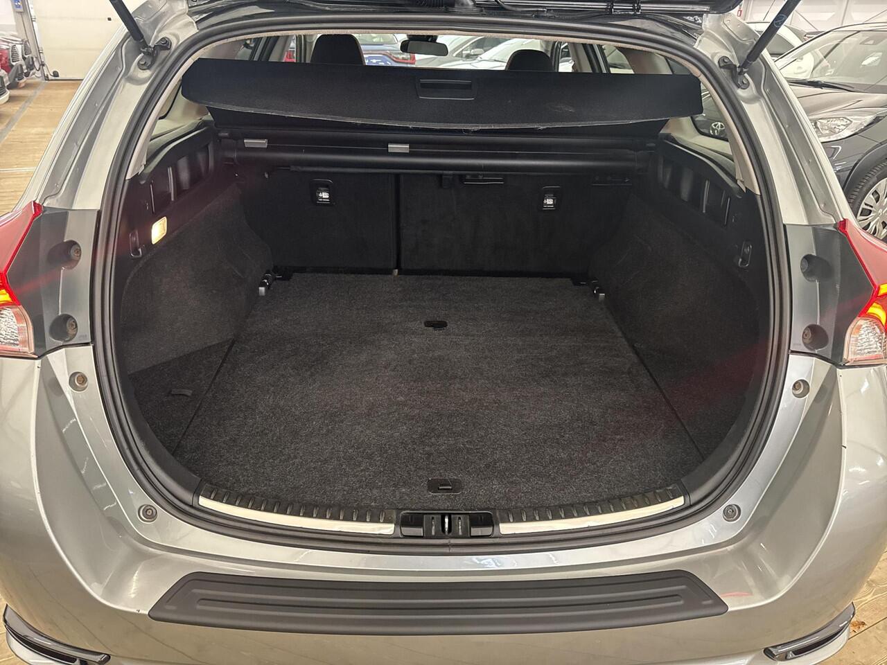 Toyota AURIS Touring Sports 1.8 Hybrid Dynamic | 06-10141018 Voor meer informatie