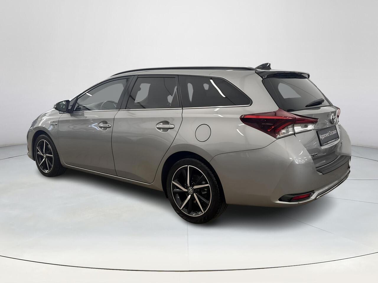 Toyota AURIS Touring Sports 1.8 Hybrid Dynamic | 06-10141018 Voor meer informatie