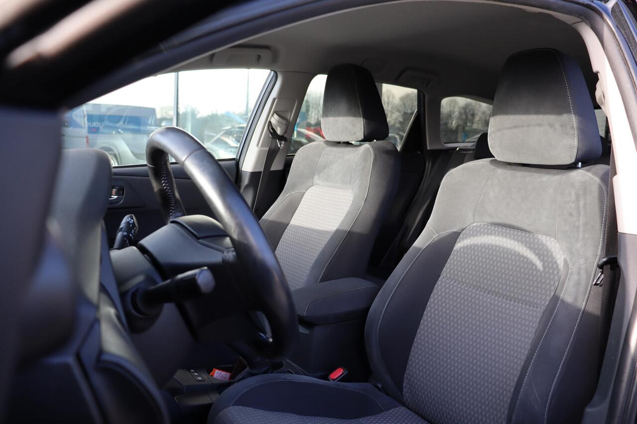 Toyota AURIS Touring Sports 1.8 Hybrid Energy Plus, Trekhaak, Bluetooth, Parkeercamera, Navigatie, Cruise Control, DAB Radio.