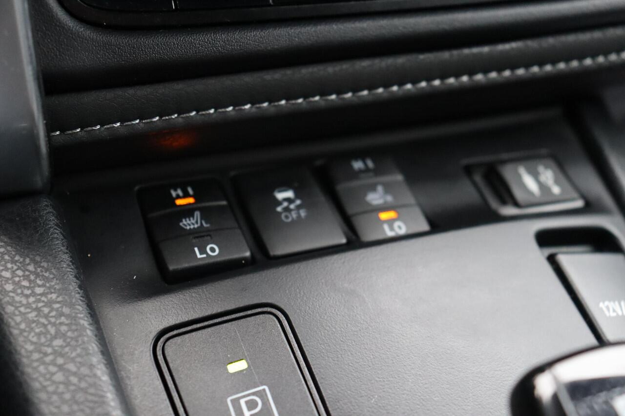 Toyota AURIS Touring Sports 1.8 Hybrid Dynamic Ultimate, Stoelverwarming, Cruise Control, DAB Radio, Keyless Entry, Parkeersensoren voor en achter.