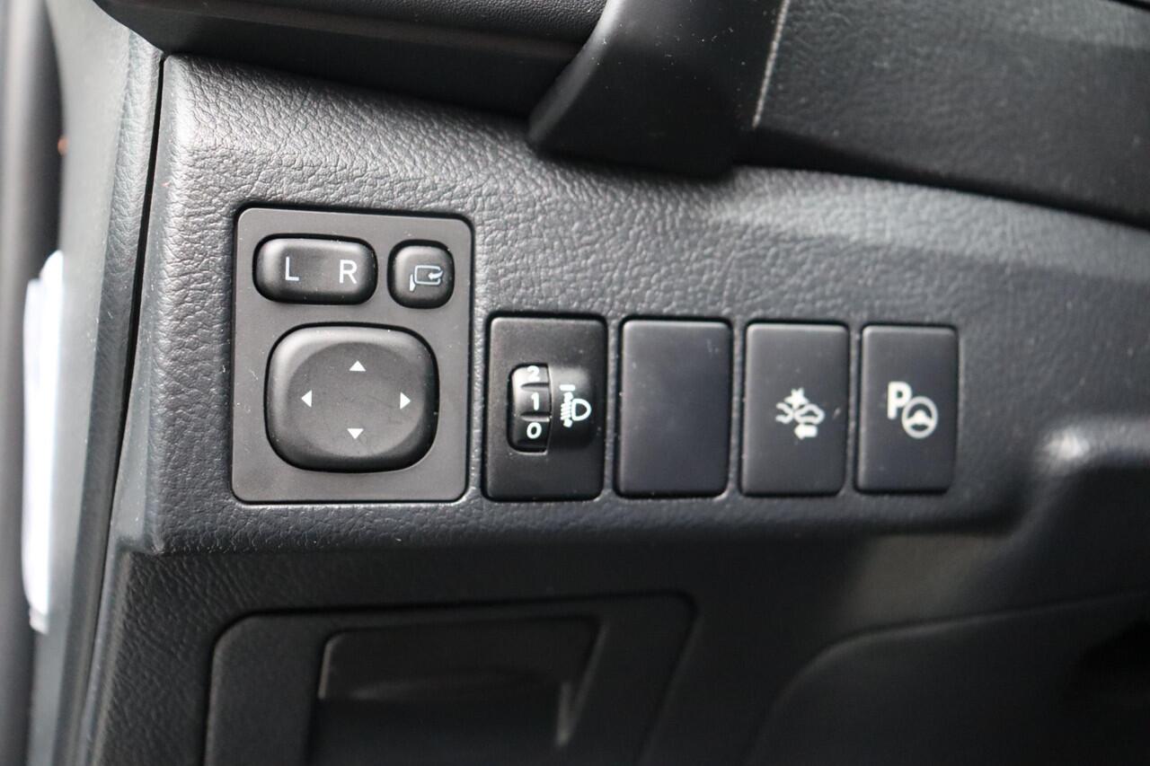 Toyota AURIS Touring Sports 1.8 Hybrid Dynamic Ultimate, Stoelverwarming, Cruise Control, DAB Radio, Keyless Entry, Parkeersensoren voor en achter.