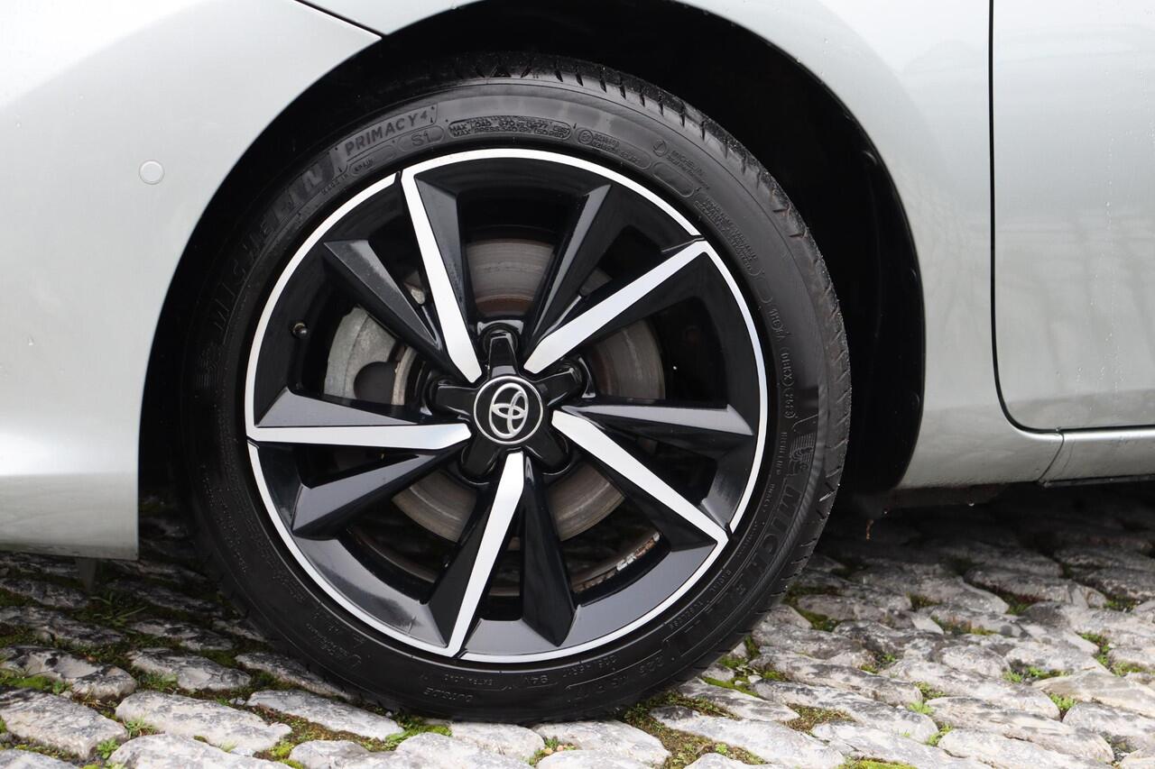 Toyota AURIS Touring Sports 1.8 Hybrid Dynamic Ultimate, Stoelverwarming, Cruise Control, DAB Radio, Keyless Entry, Parkeersensoren voor en achter.