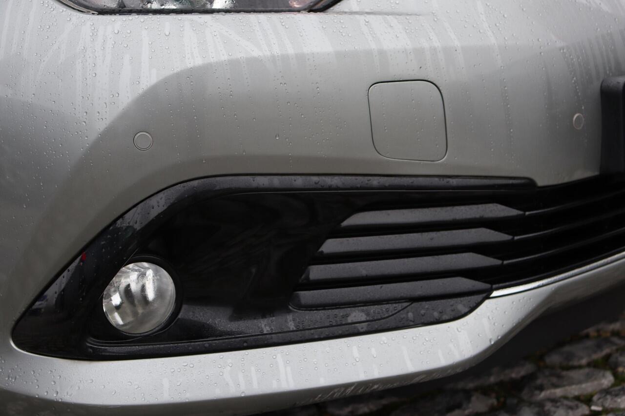 Toyota AURIS Touring Sports 1.8 Hybrid Dynamic Ultimate, Stoelverwarming, Cruise Control, DAB Radio, Keyless Entry, Parkeersensoren voor en achter.