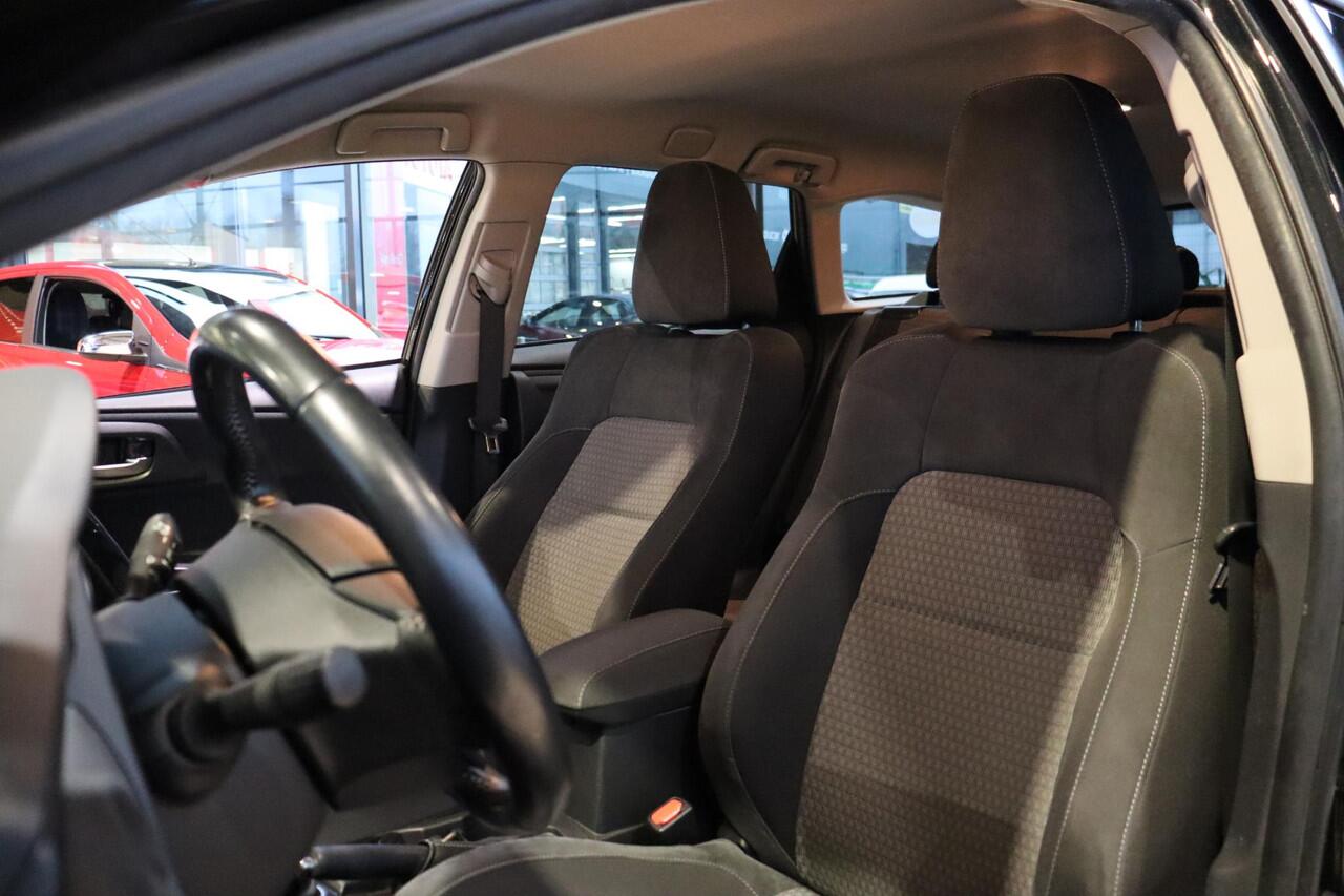 Toyota AURIS Touring Sports 1.2 Turbo Energy Plus, Trekhaak , Navi, Safety Sense, Parkeersensoren achter, Airco.