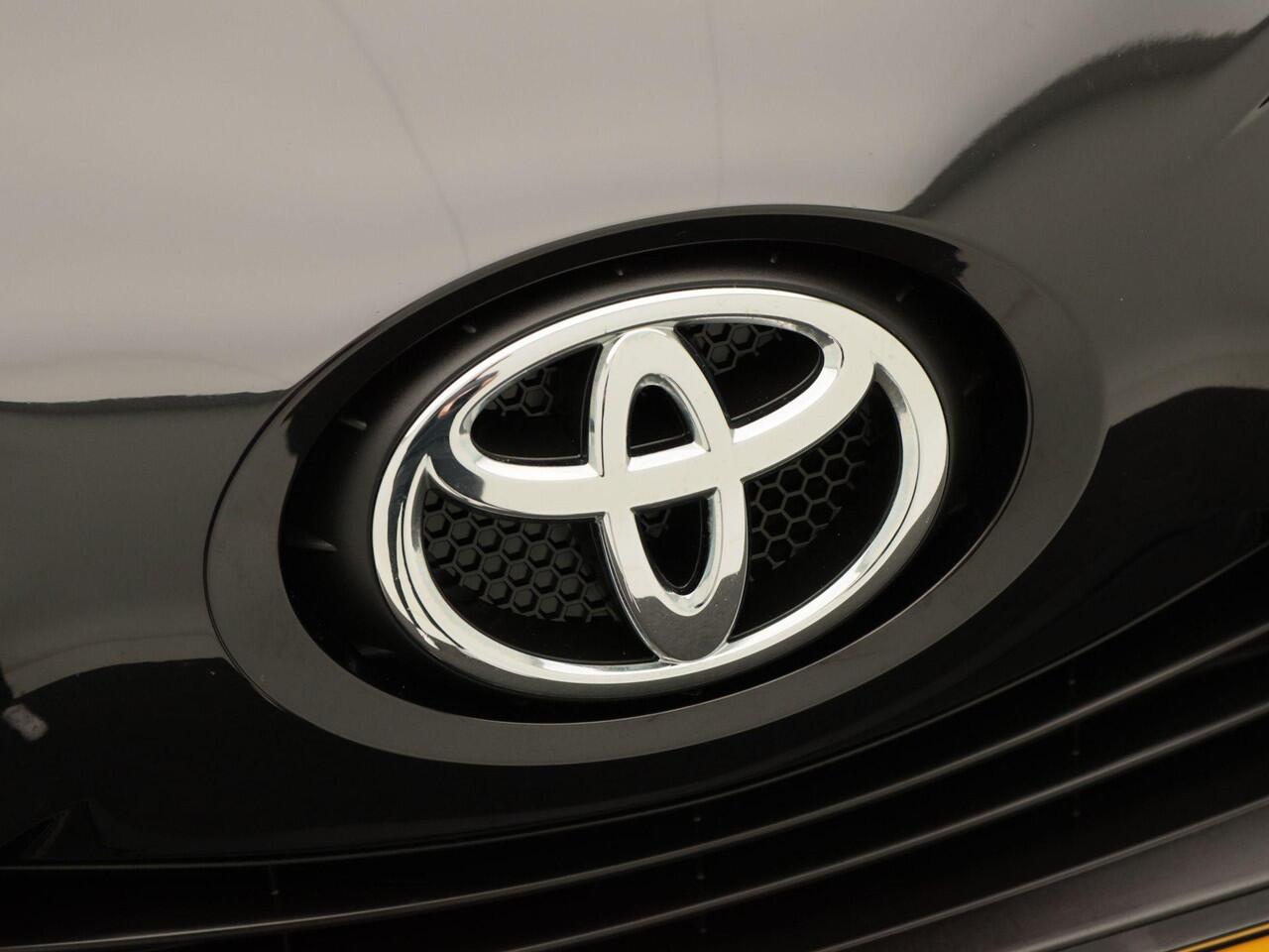 Toyota AYGO 1.0 VVT-i Automaat x-play | Bluetooth | Trekhaak | Camera | Carplay | 79.228 Km!!