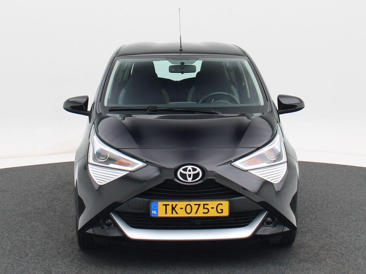 Toyota AYGO 1.0 VVT-i Automaat x-play | Bluetooth | Trekhaak | Camera | Carplay | 79.228 Km!!