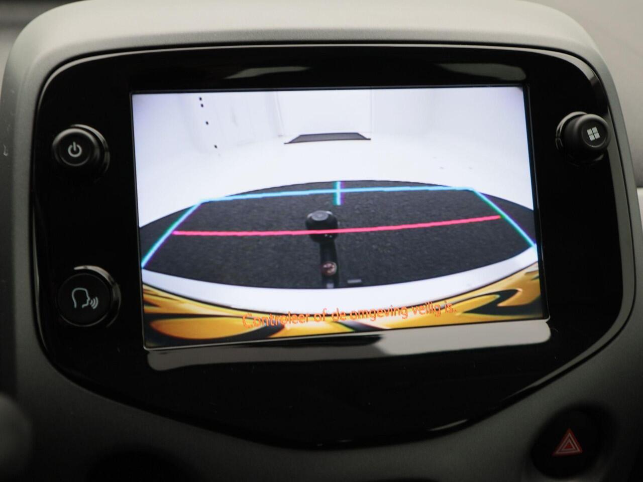 Toyota AYGO 1.0 VVT-i Automaat x-play | Bluetooth | Trekhaak | Camera | Carplay | 79.228 Km!!