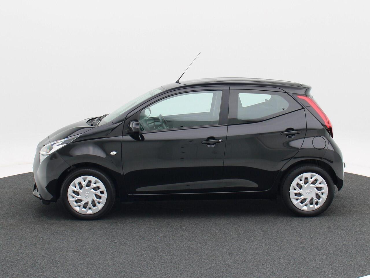Toyota AYGO 1.0 VVT-i Automaat x-play | Bluetooth | Trekhaak | Camera | Carplay | 79.228 Km!!