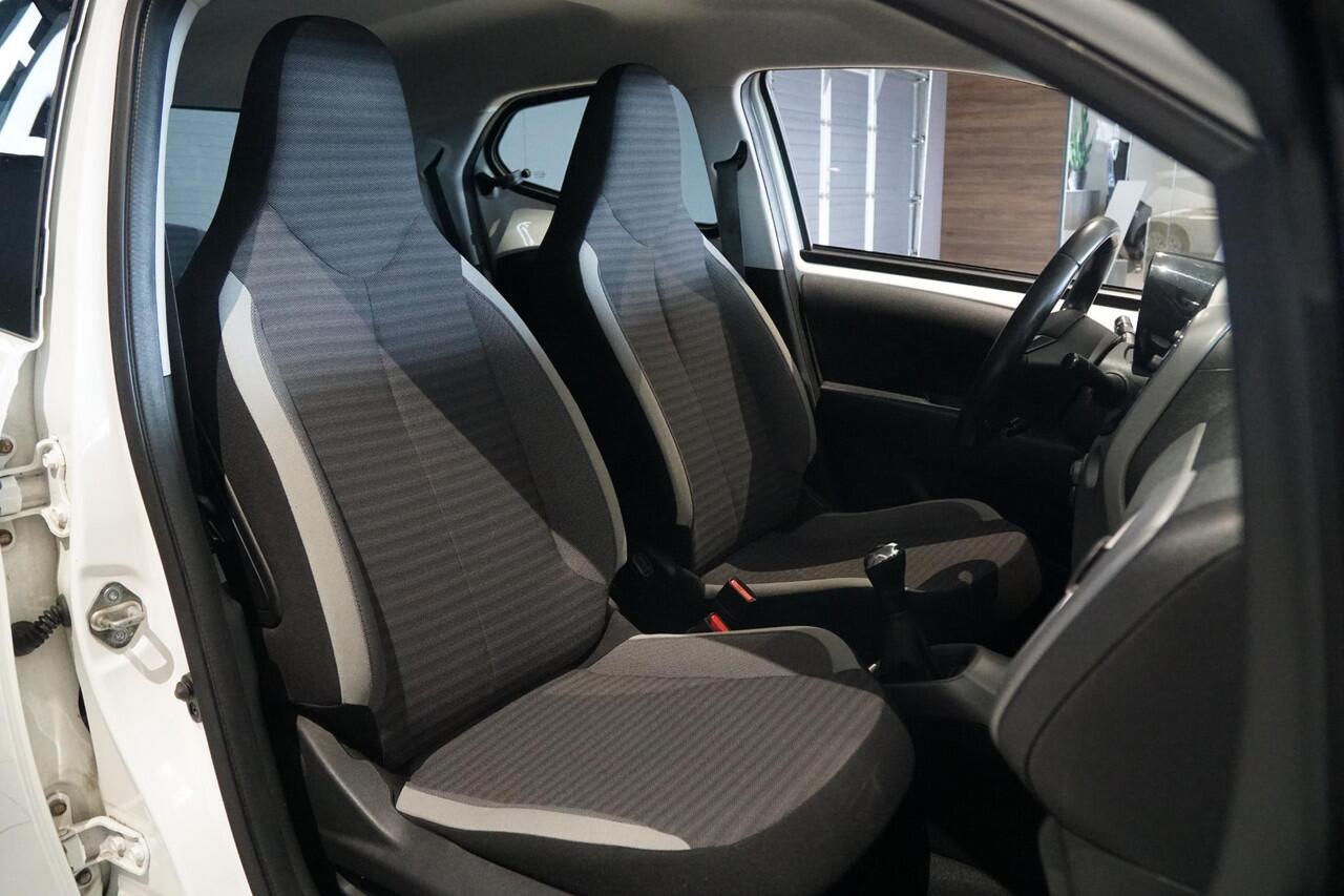 Toyota AYGO 1.0 VVT-i x-play limited + CAMERA / APPLE CARPLAY