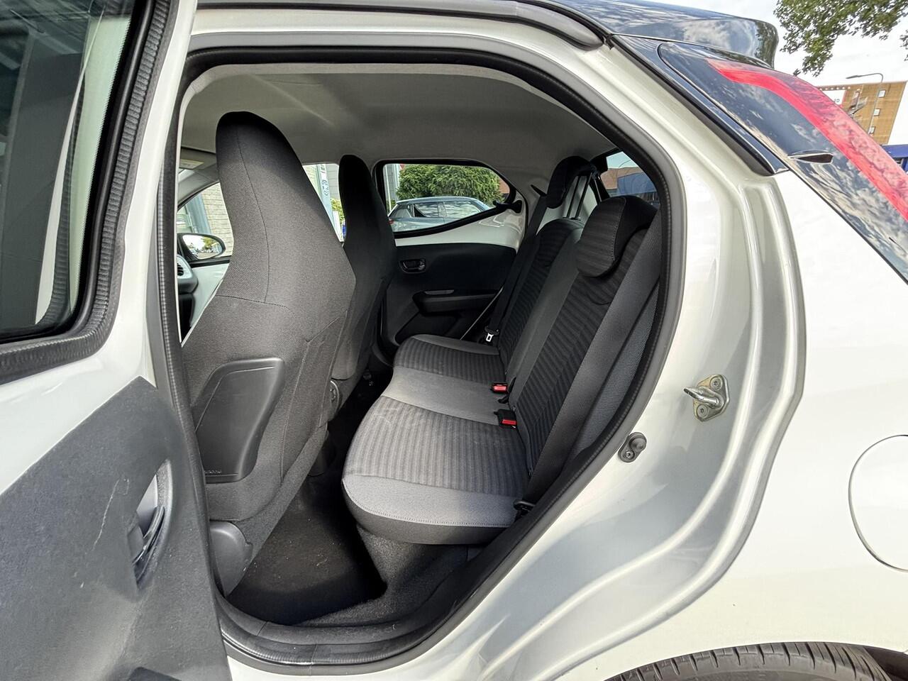 Toyota AYGO 1.0 VVT-i x-play | Automaat | two-tone | Achteruitrijcamera | Airco